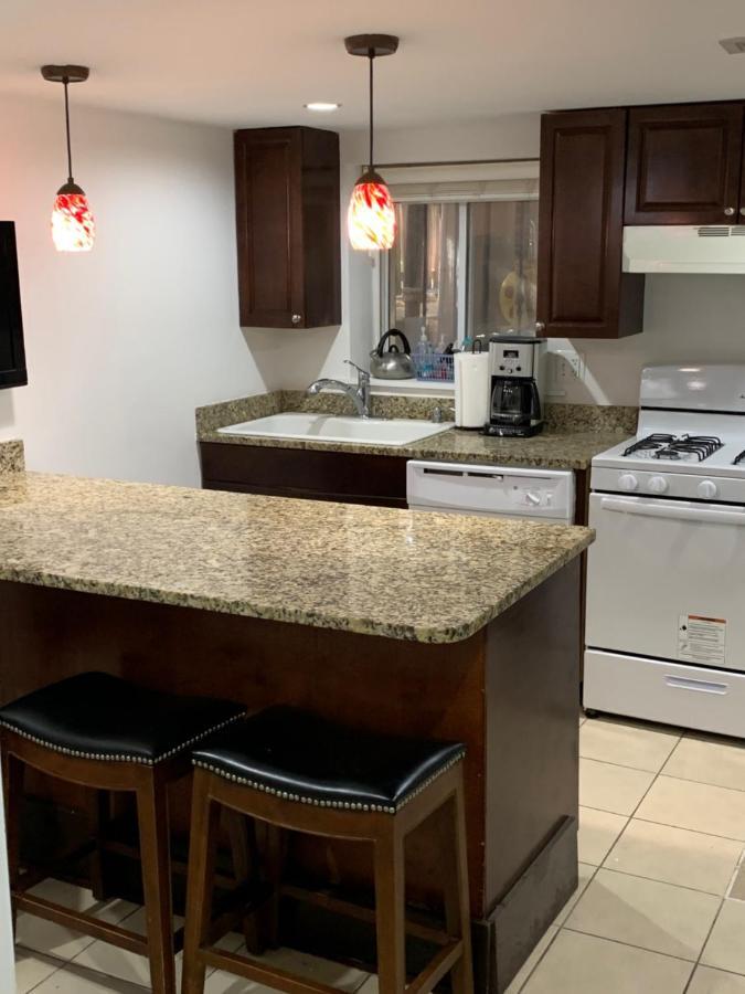Renovated English Basement 2Bdrm Home Near Metro Washington Exterior foto