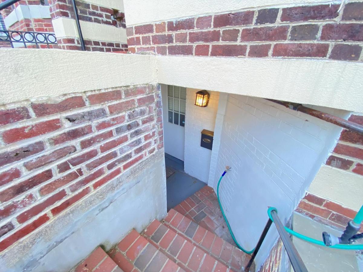 Renovated English Basement 2Bdrm Home Near Metro Washington Exterior foto